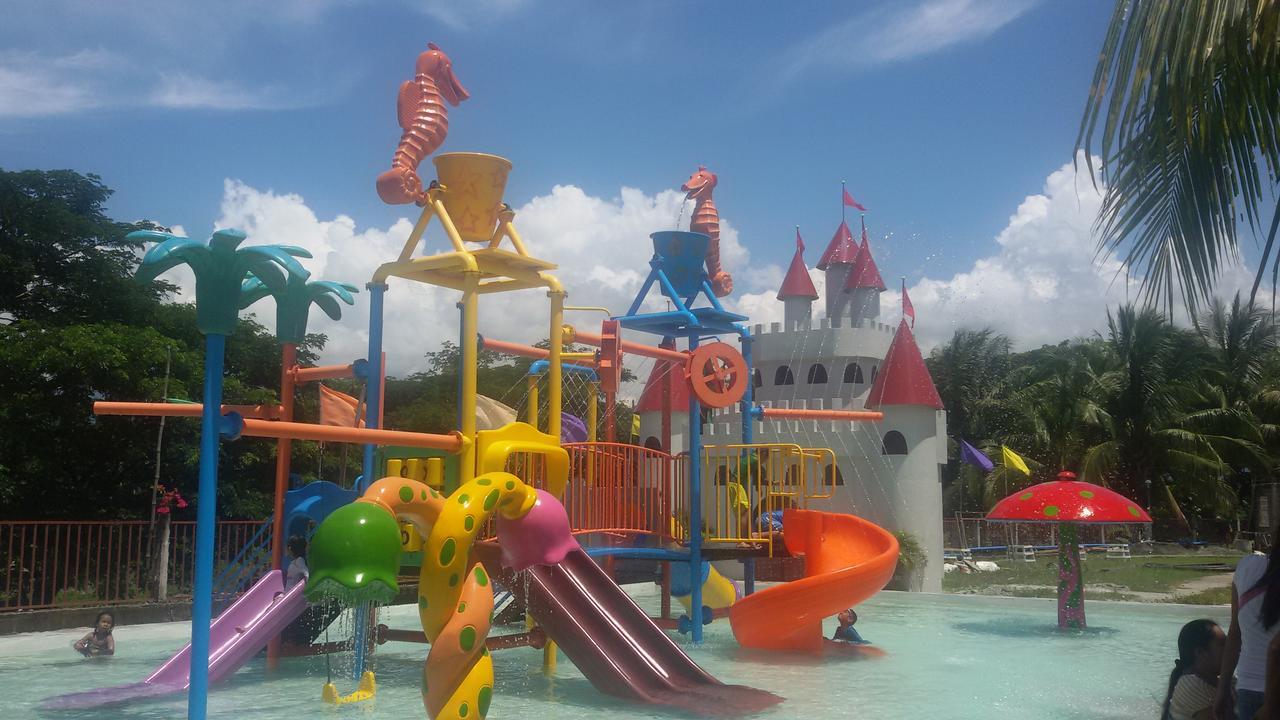 Gazebo Pools And Restaurant Hotel Cabadbaran Exterior photo